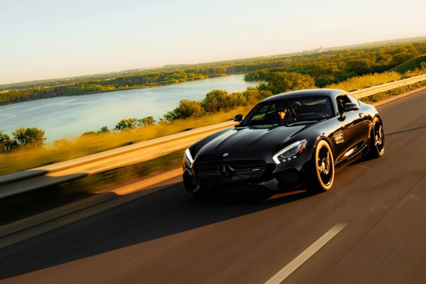 What are the essential tips for creating a minimalist UK home?