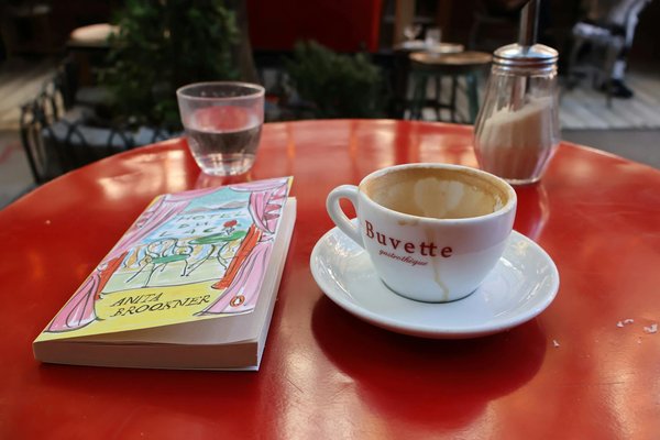 What are the traditional spices used in a classic curry recipe?